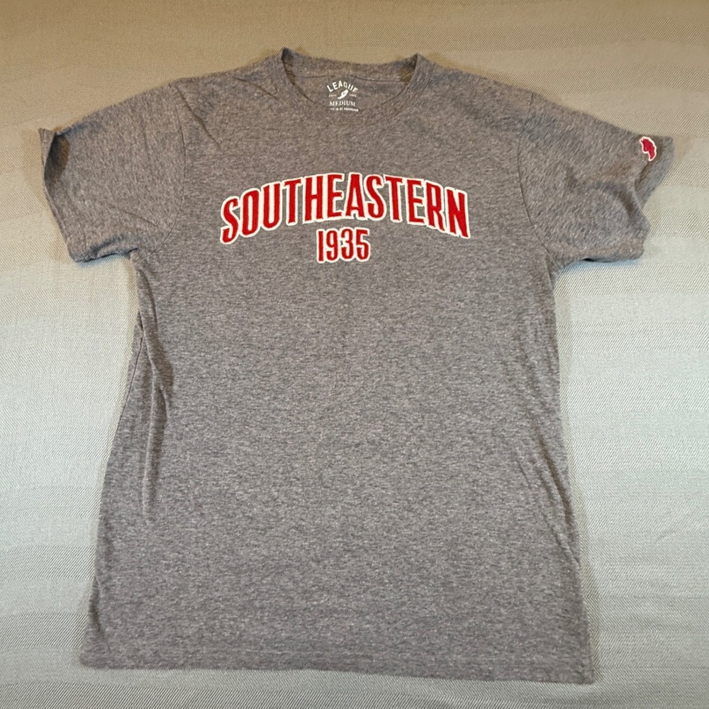 League Southeastern 1935 Embroidered T-Shirt Heather Gray Mens Medium 2410